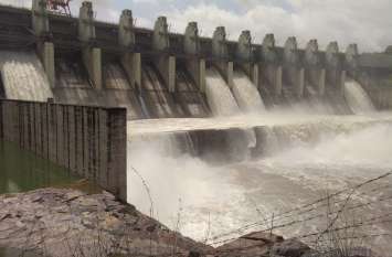 bargi, Indirasagar Dam and omkareshwar dam news इंदिरा सागर बांध के चार गेट खोले, 300 गांवों में अलर्ट
