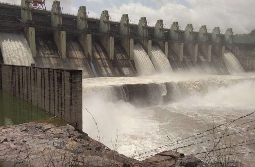 bargi, Indirasagar Dam and omkareshwar dam news इंदिरा सागर बांध के चार गेट खोले, 300 गांवों में अलर्ट
