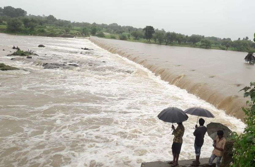 chittorgarh chittorgarh rain: तीन दिन में खूब बरसे मेघ, जनजीवन अस्त-व्यस्त, जलमग्न हुई कॉलोनियां