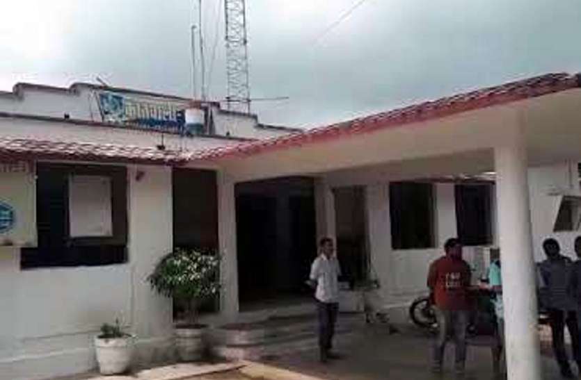 crime news Ithra Husband wife were killed for fear of illegal relation Crime News: अवैध संबंधों की आशंका को लेकर पति-पत्नी को उतारा मौत के घाट, सोते समय कुल्हाड़ी से किया एक दर्जन वार