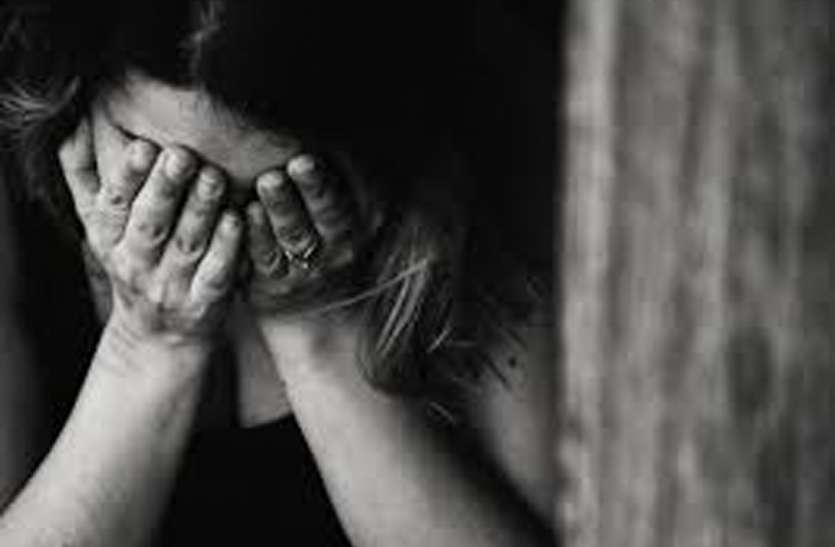 rape कॉल सेंटर में नौकरी दिलाने के बहाने युवती को कमरे में बंद कर लूटी इज्जत
