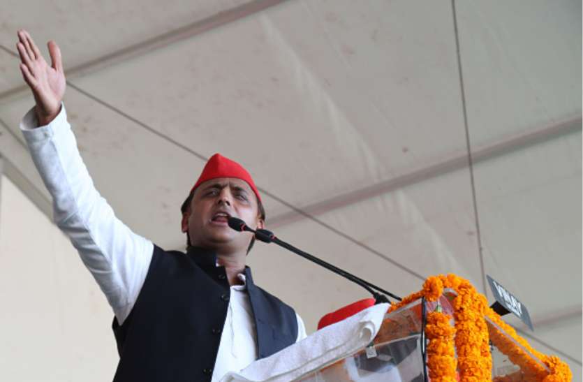 akhilesh yadav 'फूट डालो और राज करो' की तर्ज पर नफरत फैला कर लोगों को बांट रही है भाजपा: अखिलेश