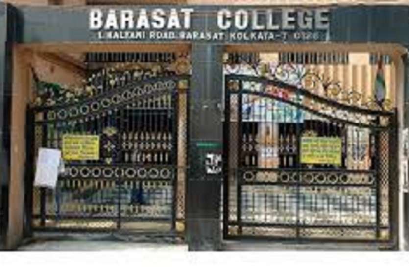 kolkata west bengal टीचर्सरूम में एसी नहीं, फर्श पर बैठकर प्रोफेसरों ने किया विरोध प्रदर्शन