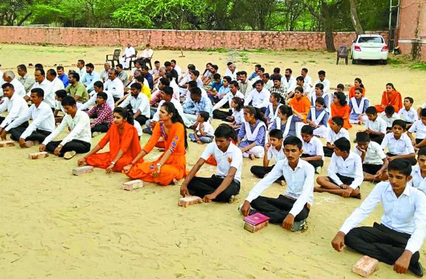 Program on Durgadas Jayanti स्वामीभक्ति के लिए जीवन खपाने वाले दुर्गादास