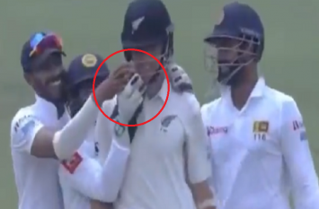 cricket ball gets trapped in helmet video goes viral मैच के दौरान हुआ कुछ ऐसा कि बल्लेबाज को घेरकर खड़े हो गए फील्डर, देखिए ये मजेदार वीडियो
