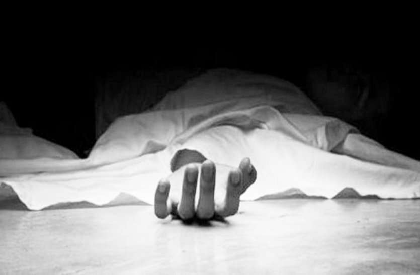 man commuted suicide on raksha bandhan in shivpuri जहर खाकर पहुंचा बहन से राखी बंधवाने, राखी बंधवाई और हो गई मौत