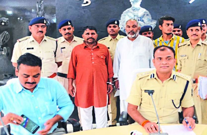 indore युवक से बन गए अवैध संबंध तो महिला की छाती पर बैठकर गला घोंटा, फिर पत्थर से कुचल दिया सिर