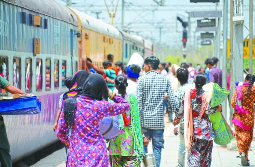 indore राखी के बाद अब जाने वाली ट्रेनें-बसों में भीड़, इंदौर-पुणे एक्सप्रेस भी निरस्त