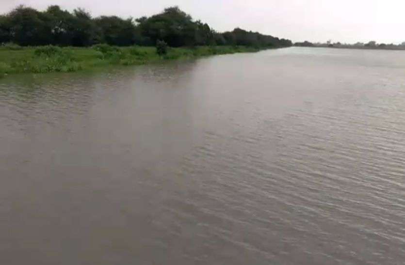 ratlam hanuman tal VIDEO रतलाम में हनुमान ताल के चार गेट खोले, हो गया लबालब