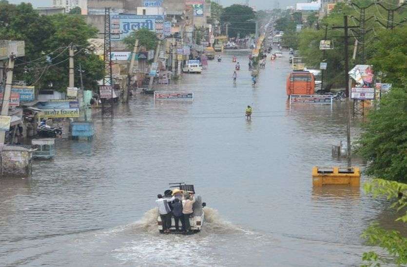 Heavy Rain Alert in Rajasthan : मौसम विभाग ने प्रदेश के कई जिलों के लिए भारी बारिश का अलर्ट जारी किया है। इसी दौरान 30 से 40 किमी की रफ्तार से तेज हवाएं भी चल सकती है। झमाझम बारिश के बाद शहर हुआ पानी पानी, मौसम विभाग ने दी भारी बारिश की चेतावनी