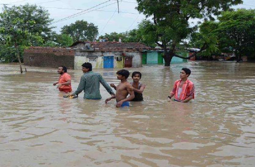 Heavy rain in rajasthan चंबल नदी का पानी करौली के गांवों में आया, NDRF की टीम प्रभावित इलाकों के लिए रवाना, प्रशासन हुआ अलर्ट