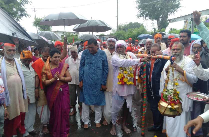 1 ओम नम: शिवाय की गूंज के साथ निकाली कांवड़ यात्रा