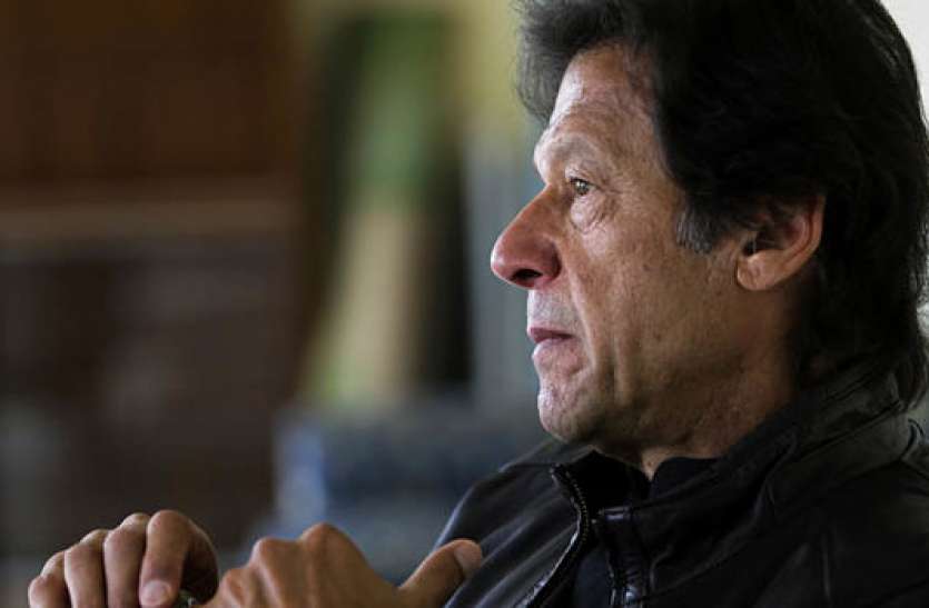 Imran Khan file photo खस्ताहाल पाकिस्तान ने सरकारी कर्मचारियों के लिए जारी किया नया फरमान, 1 सितंबर तक का दिया अल्टीमेटम