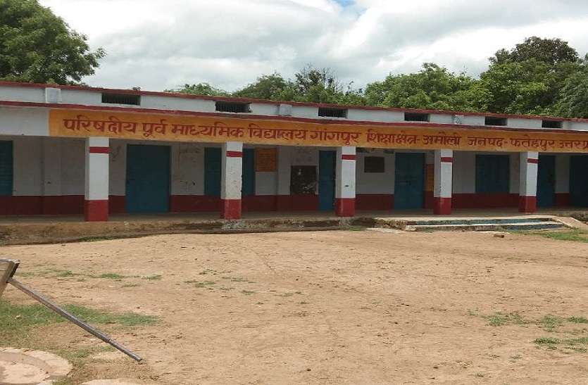 up news बच्चे करते रहे इंतजार, घर में मौज करते रहे शिक्षक कई स्कूलों ने नही मनाया आजादी दिवस