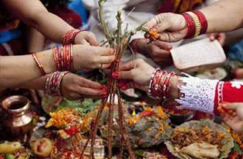 kajari teej 2019 celebration in balrampur कजरी तीज के मौके पर हजारों श्रद्धालुओं ने शिव मंदिरों में किया जलाभिषेक, देखें वीडियो