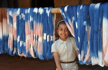 Khadi village industries Commission beats HUL In sales खादी को 'मेक इन इंडिया' से मिला बूस्ट, कमाई के मामले में हिंदुस्तान यूनीलीवर को भी छोड़ा पीछे