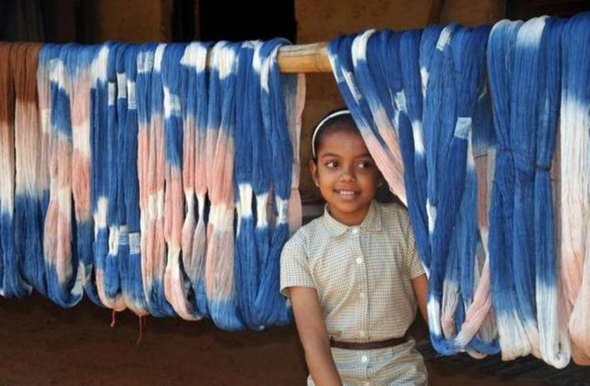 Khadi खादी को 'मेक इन इंडिया' से मिला बूस्ट, कमाई के मामले में हिंदुस्तान यूनीलीवर को भी छोड़ा पीछे