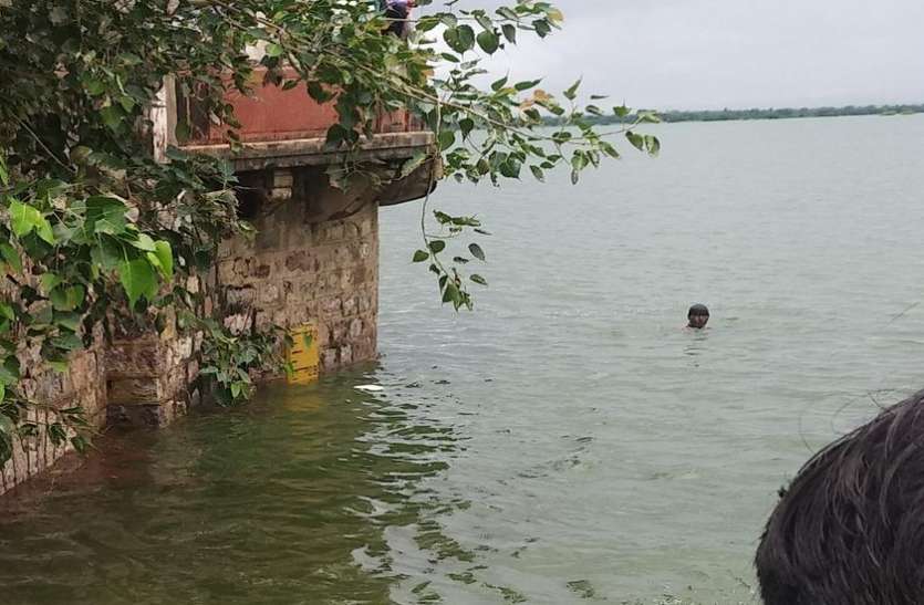 दौसा: मोरेल बांध को लेकर हाईअलर्ट जारी, 38 साल बाद एक फीट पानी रहा खाली दौसा: मोरेल बांध को लेकर हाईअलर्ट जारी, 38 साल बाद एक फीट पानी रहा खाली