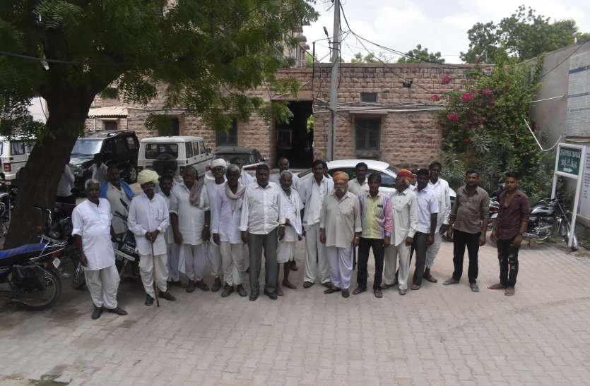 Villagers Oppose Reconstruction of Gram Panchayat in Nagaur गांवों की जनसंख्या को देखते हुए गांव को अलग करने की जरुरत नहीं