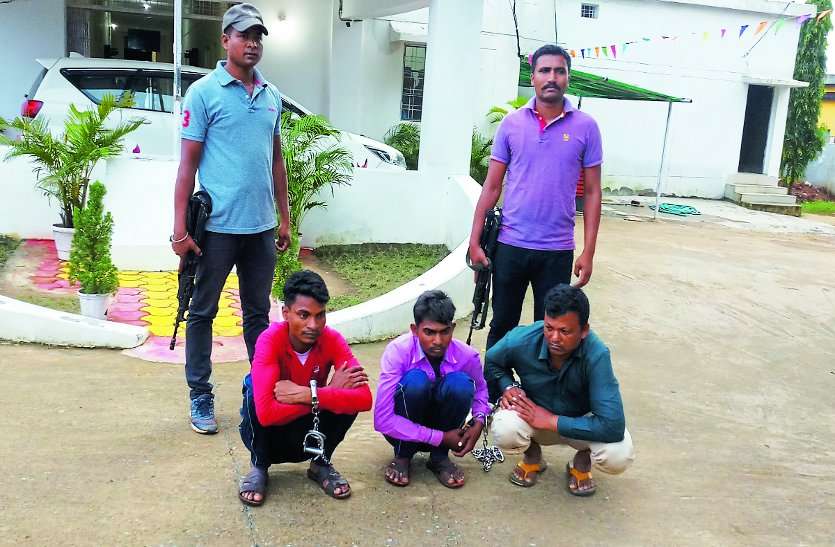 Naxal Crime पहले नक्सली से बने आरक्षक, लेकिन शरीर में अभी भी बाकी था वही खून, फूंक डाली यात्री बस