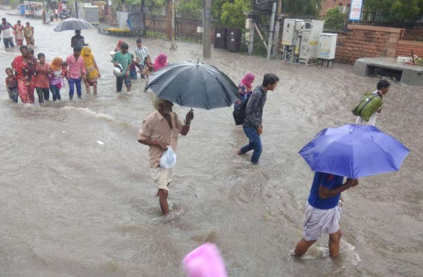 crime news of jodhpur भारी बारिश ने मचाई जोधपुर में तबाही, पहाड़ से पत्थर गिरने से 2 बच्चों सहित 4 जने दबे