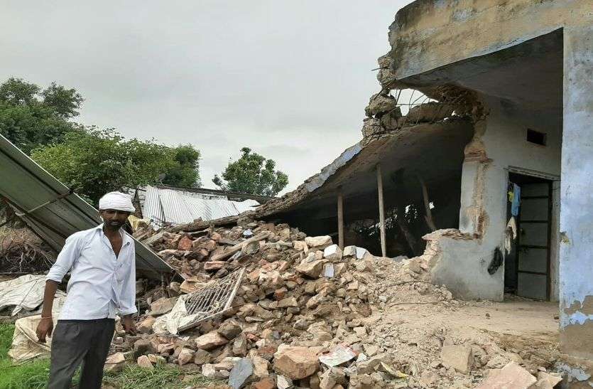 Heavy Rain In Alwar : Many House Collapse Due To Heavy Rain In Alwar राजस्थान में यहां तेज बारिश से ढ़हे कई मकान, हुआ लाखों का नुकसान, बेघर हुए लोग