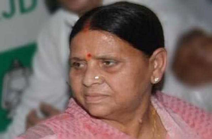 Rabri devi राबड़ी देवी ने सगे को छोड़ मुंहबोले भाई को बांधी राखी