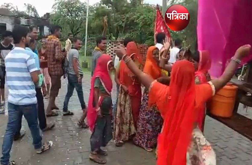 Ramdevra fair starts रामदेवरा का मेला : भादो माह शुरू होते ही शुरू हुआ पैदल जातरुओं का रेला