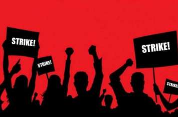 Villager strike for transformer repairing in Azamgarh दो माह से जला ट्रांसफार्मर बदलने के लिए एसडीएम कार्यालय पर प्रदर्शन