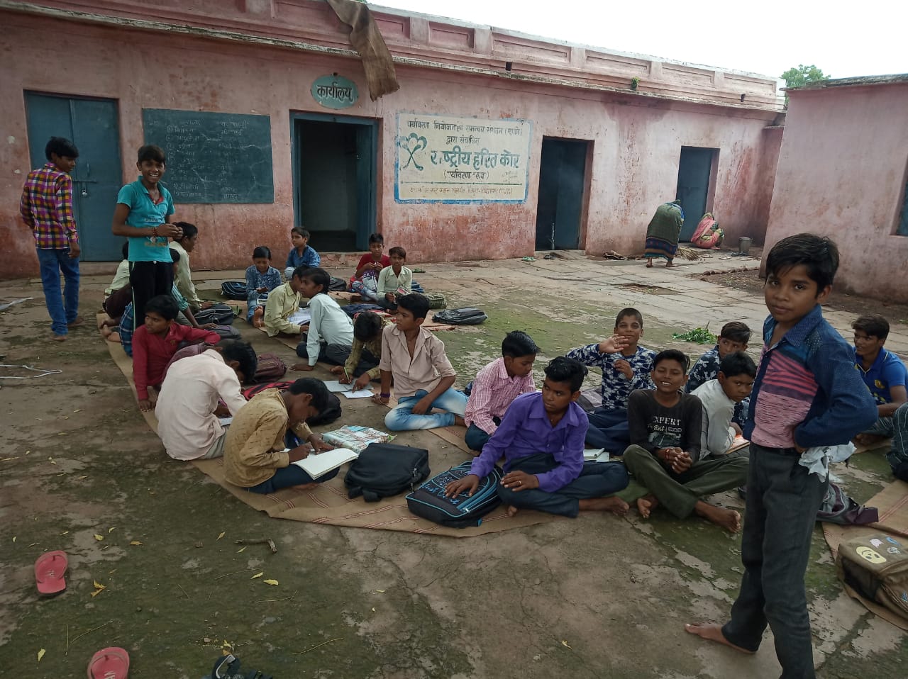 Students will go to the Independence Day program in the old uniform it गणवेश को लेकर न ही विभाग में बैठक और न ही कोई चर्चा