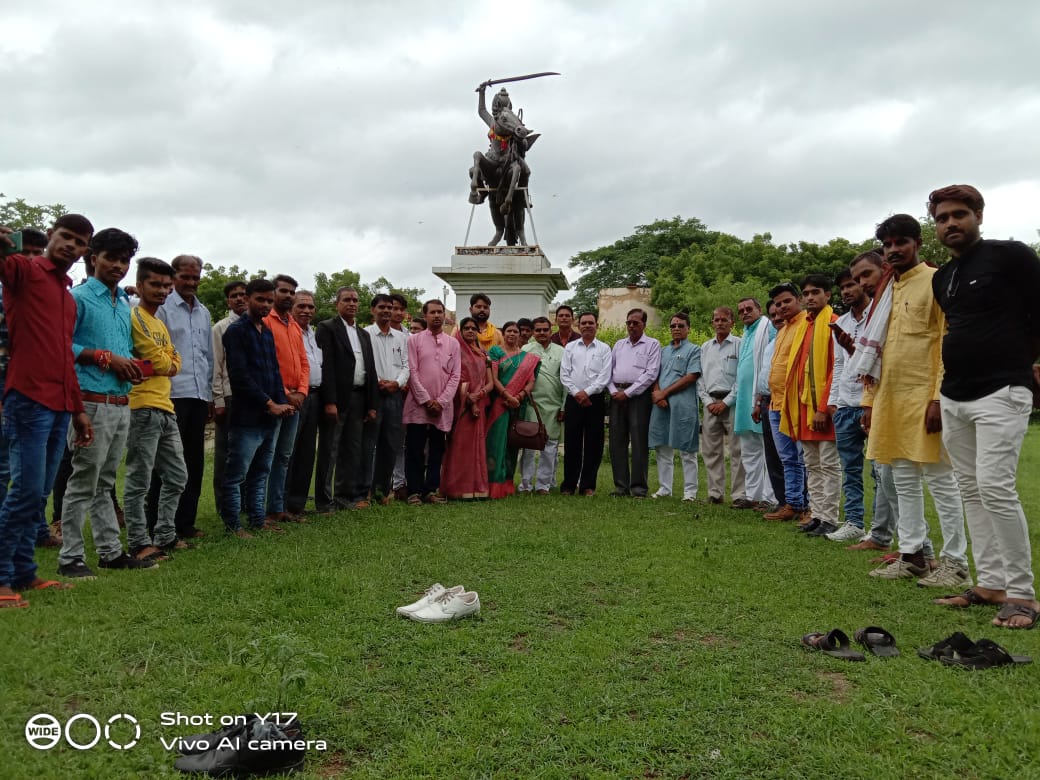 Veerangana Abantibai Lodhi's birth anniversary was organized गरीब परिवारों के बच्चों को शिक्षा देने का लिया संकल्प