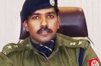 Sitapur police checking in court campus पुलिस ने परखी जिला सत्र न्यायालय की सुरक्षा व्यवस्था, चेकिंग के दौरान सिपाही के पास मिली यह वस्तु, मचा हड़कंप