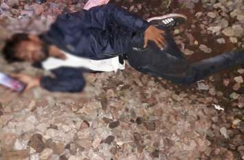 one dead as train run over man during railway track maintenance work VIDEO: रेलवे ट्रैक पर चल रहा था काम तभी धड़धड़ाती आ गयी ट्रेन, फिर इस बड़ी चूक ने ले ली वरिष्ठ SSE की जान !