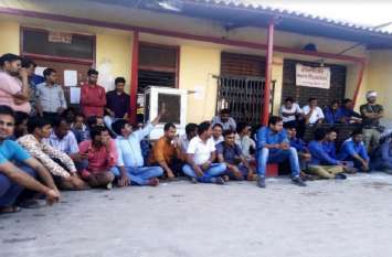 All Bus Driver and operator strike about dispute चालक परिचालक के विवाद सभी हड़ताल पर, बस स्वामियों ने की थी पिटाई