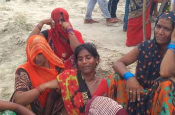 two children drowned in ganga search opration continue गंगा नहाने गये दो बच्चे गहरे पानी में डूबे, अब एनडीआरएफ की टीम करेगी तलाश परिवार में कोहरमा मचा
