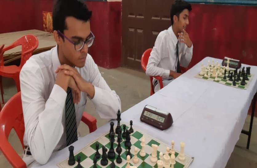 Chess Championship पांचवी अविनाश चंद्र मेमोरियल इंटर स्कूल चेस चैम्पियनशिप