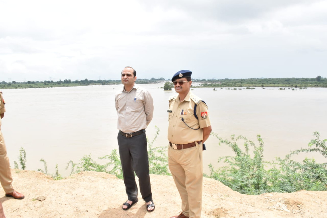 alert due to heavy rain in jhansi लगातार बारिश से नदियां उफान पर, नदी किनारे के 25 गांवों में अलर्ट