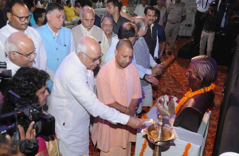 Former Prime Minister Atal Bihari Vajpayee 90 मिनट में अटल बिहारी बाजपेयी के जीवन की सारी स्मृति को याद दिला गए यह कलाकार