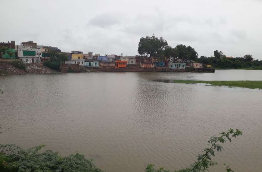 hindaun karauli news जगर बांध में आया डेढ़ फीट पानी, जलसेन में भी दिखी जलतरंग
