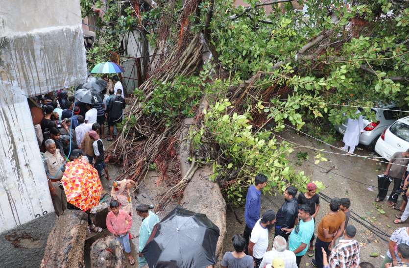 houses collapse Heavy rain in ajmer: कहर बनी बरसात, कई मकान हो गए धाराशायी