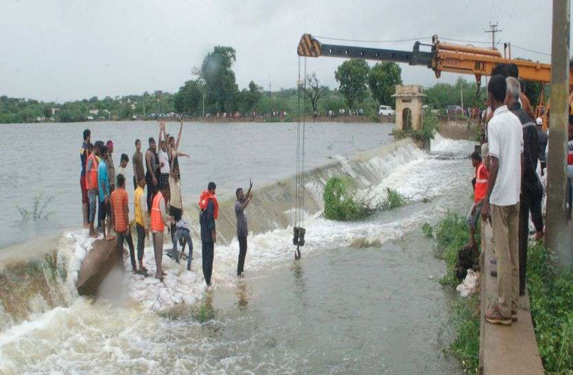 ... then the lake in Kishangarh will not wreak havoc ...तो किशनगढ़ में झील बरपा न दे कहर