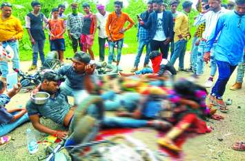 Major road accident in Kanker 2 people death Chhattisgarh छुट्टी मनाने जा रहे थे दोस्त आपस में टकरा गई दो बाइक, दर्दनाक सड़क हादसे में 2 की लोगों की मौत