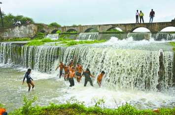 ratlam news 12 वर्षों बाद सावन में मूसलधार बारिश, 38 इंच पार