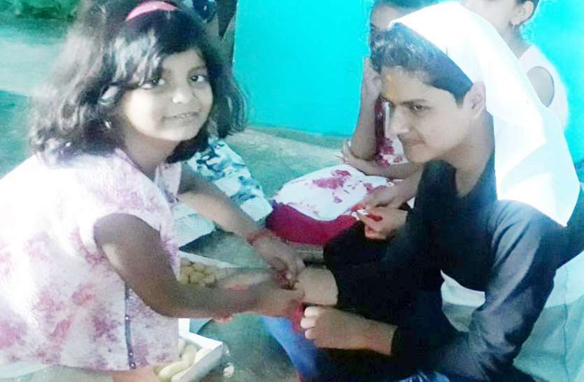 Rakshabandhan festival celebrated with reverence in Singrauli district भाई की कलाई पर सजा बहन का प्यार, श्रद्धा और सम्मान के साथ मना रक्षाबंधन का त्योहार