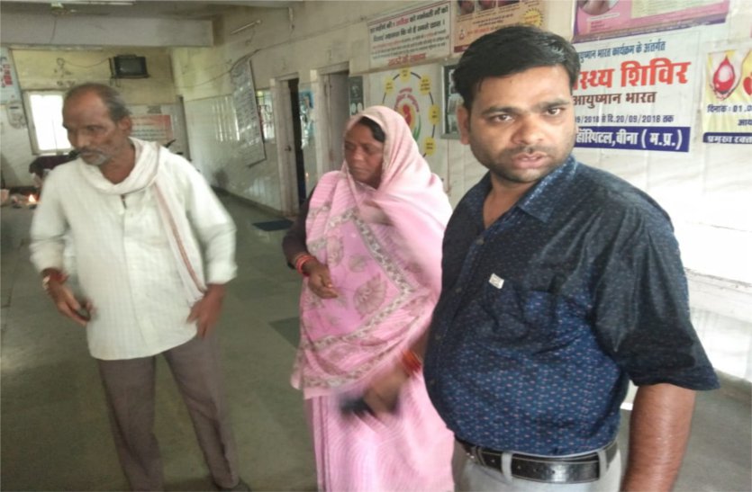 Parents did not have money to carry son, donated money to the house बेटे को ले जाने माता-पिता के पास नहीं थे रुपए, चंदा करके ले गए घर, पढ़ें खबर
