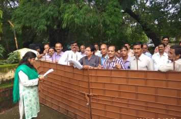 Years spent on the same post, now change the designation government एक ही पद पर बीते वर्षों, अब तो पदनाम बदलो सरकार