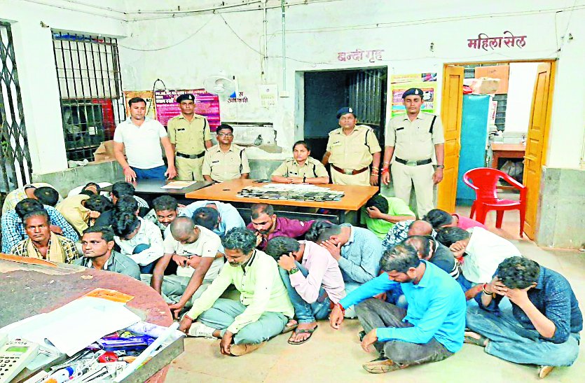 MLA brother arrested for gambling पैसे और पहुंच वालों के बीच खूब चला जुए का दांव, जब पहुंची पुलिस तो विधायक के भाई ने बदल लिया नाम