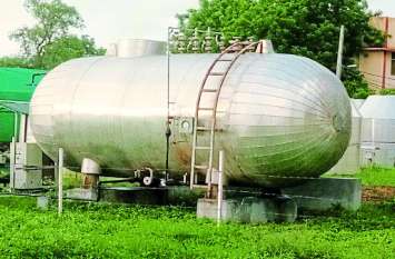 agriculture university gwalior using damage co2 gas tank कभी भी फट सकता है हजारों लीटर गैस से भरा ये टैंक, ग्वालियर में मच सकती है भारी तबाही