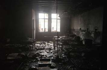 New 50-seater maternal baby hospital caught fire, loss of millions नए बने 50 सीटर मातृ शिशु अस्पताल में लगी आग, लाखों के नुकसान का अनुमान