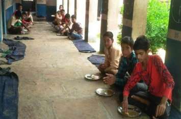 ministers salary increas but mid day mil helper paid only 44 Rs मंत्री-विधायकों का वेतन बढ़ाया, पोषाहार पकाने वाली को सिर्फ 44 रुपए प्रतिदिन